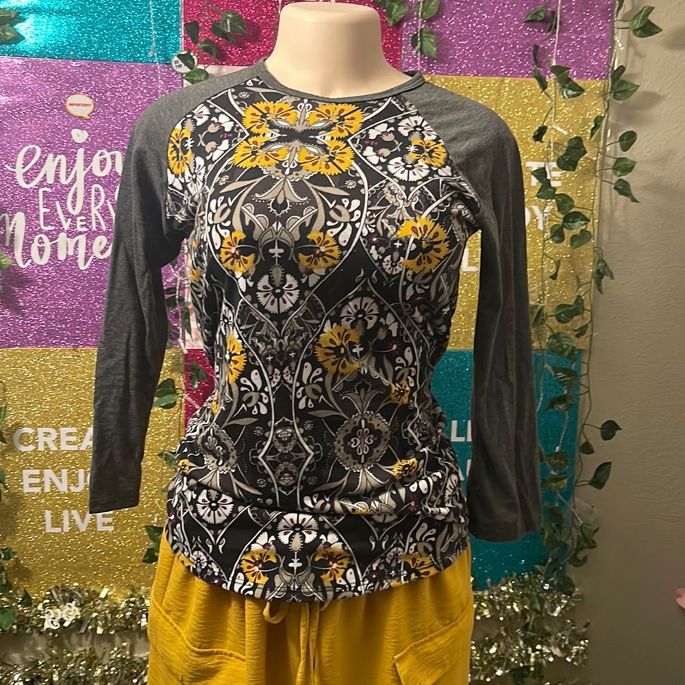 LULAROE Size XXS Flower print Gray, Black, Yellow blouse 👚 Long Sleeves